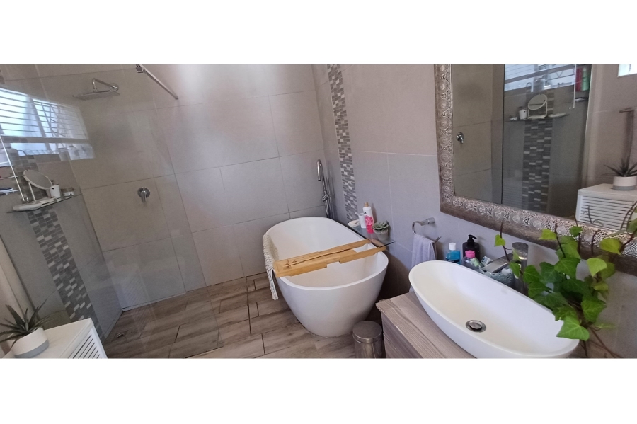5 Bedroom Property for Sale in Jim Fouchepark Free State